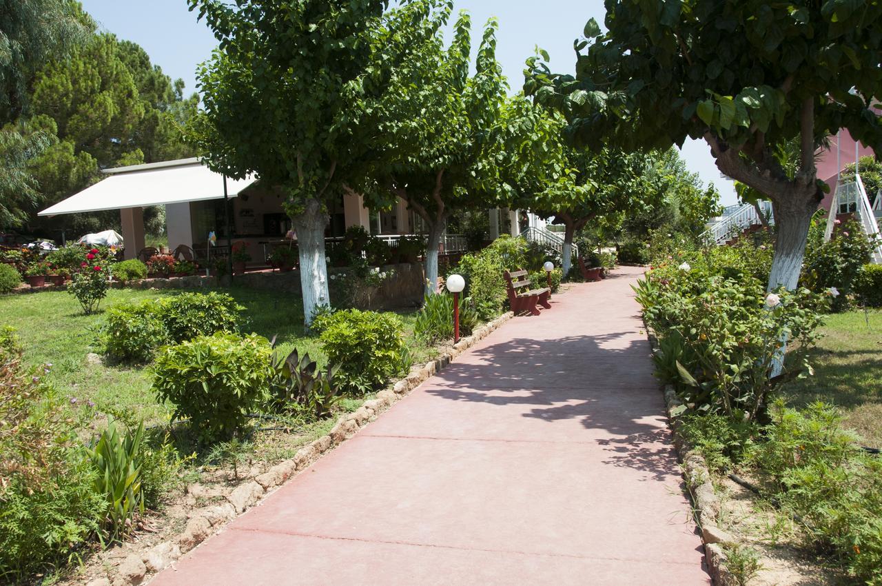 Apartments Hotel Alexandros Arkoudi Bagian luar foto